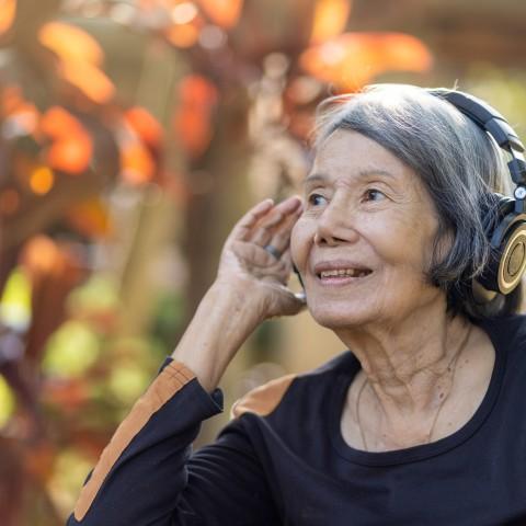 woman listens to music